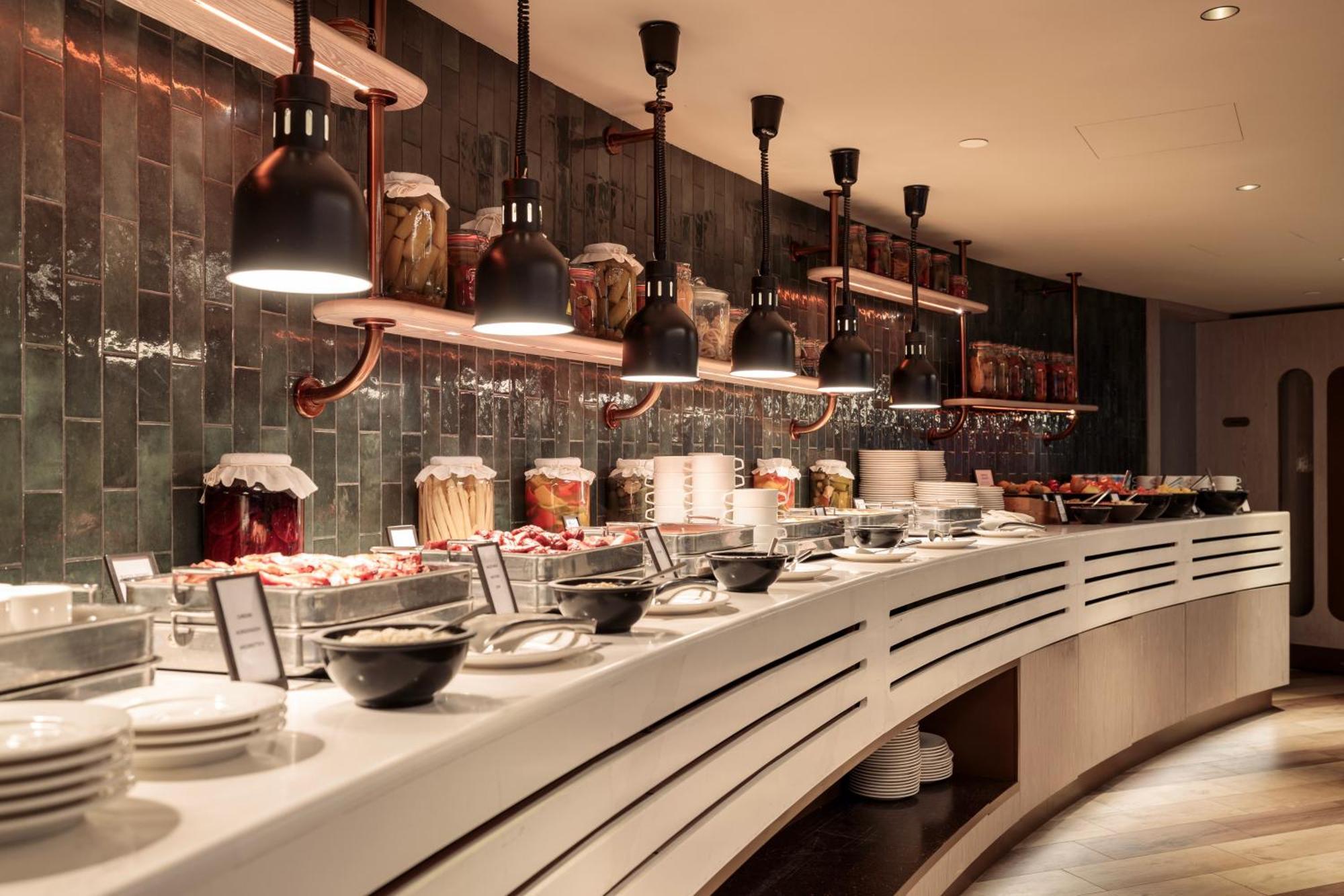 Hilton Swinoujscie Resort And Spa Екстериор снимка The buffet at the lounge